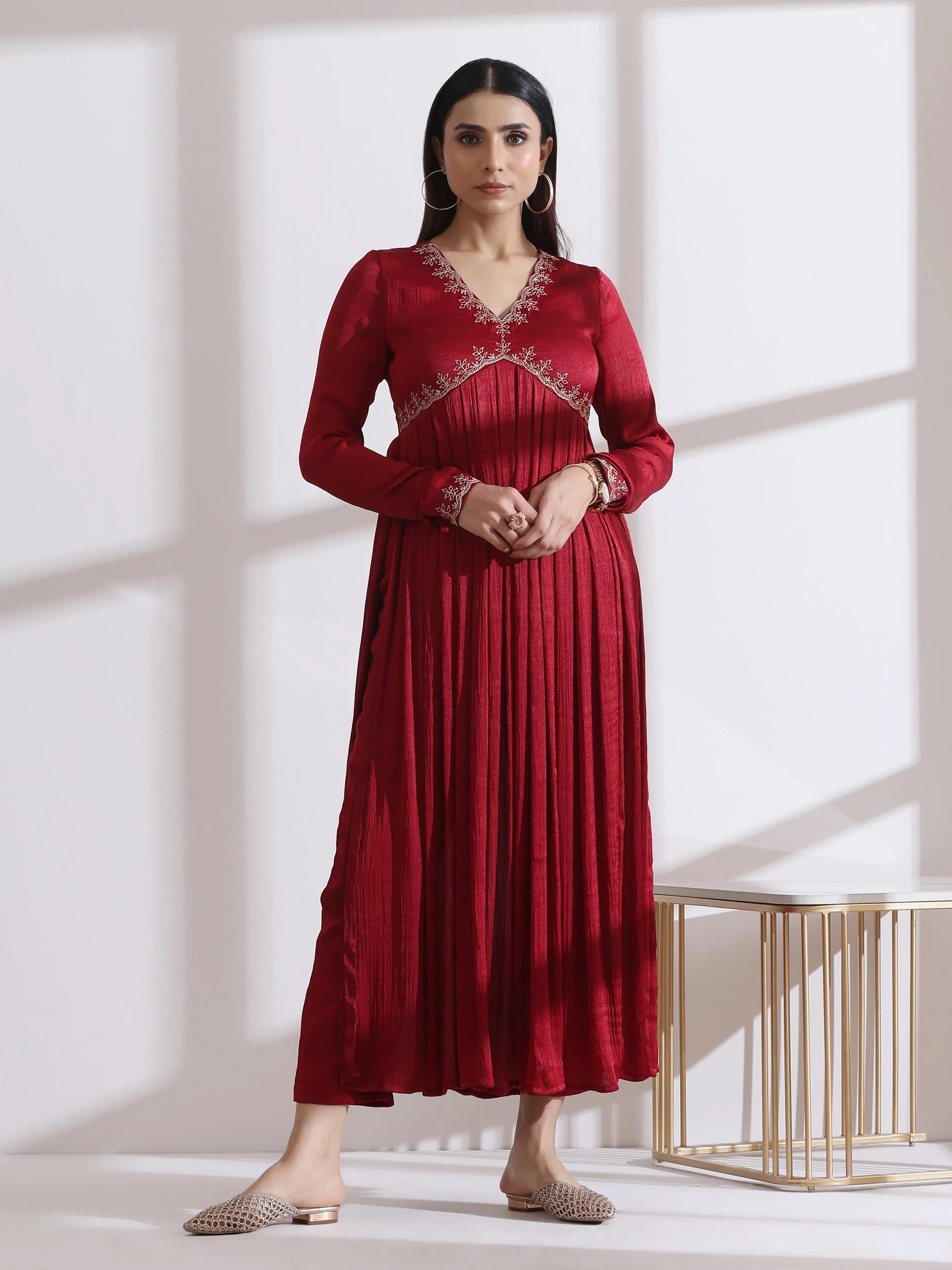 3 Pc Set - Dual Shade Maroon Butter Chiffon With High Slit And Embroidery With Matching Pants And Dupatta
