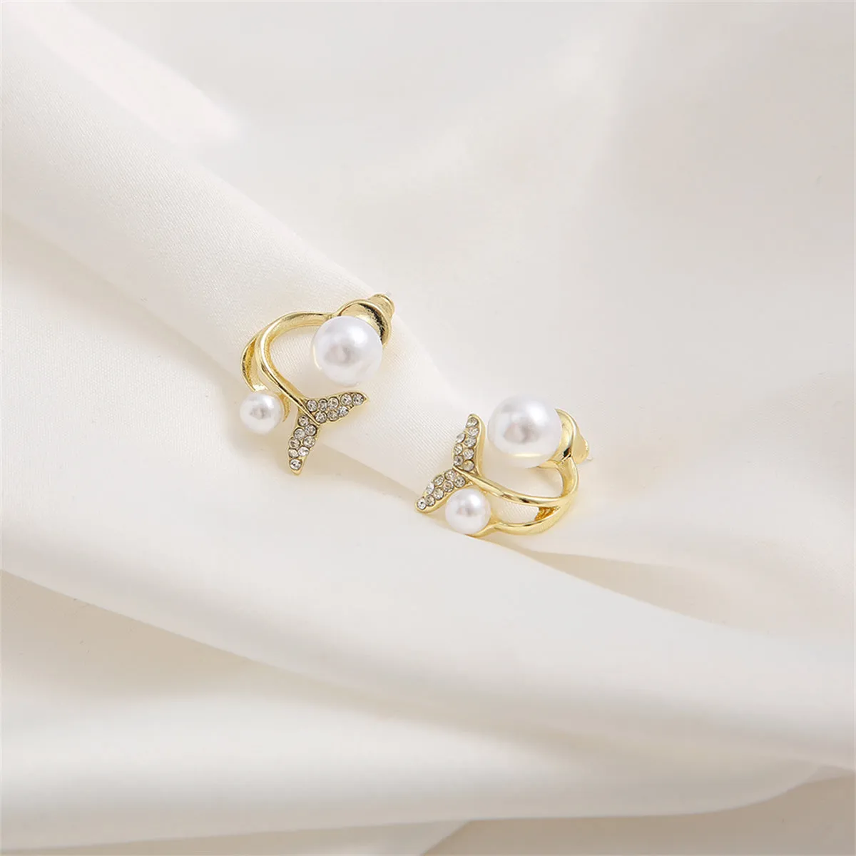 Pearl & Cubic Zirconia 18K Gold-Plated Fishtail Ear Jackets